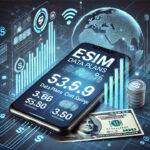 شاشة هاتف ذكي تعرض مقارنة بين خطط بيانات eSIM مع رسوم بيانية توضح الفروقات في التكلفة ورموز العملة، مع خلفية رقمية تعكس الاتصال العالمي وكفاءة التكاليف.